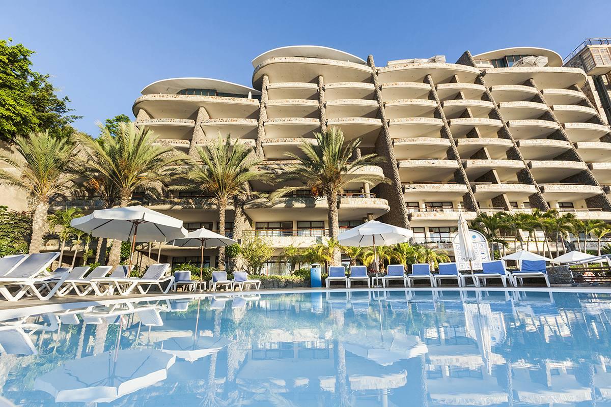 Monte Anfi resort pool with palm trees on Gran Canaria — buy, sell, and rent timeshares on BidMyTimeshare.com