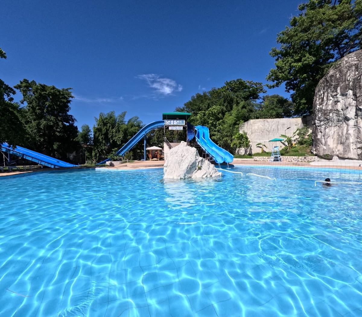 White Rock Waterpark and Beach Hotel
