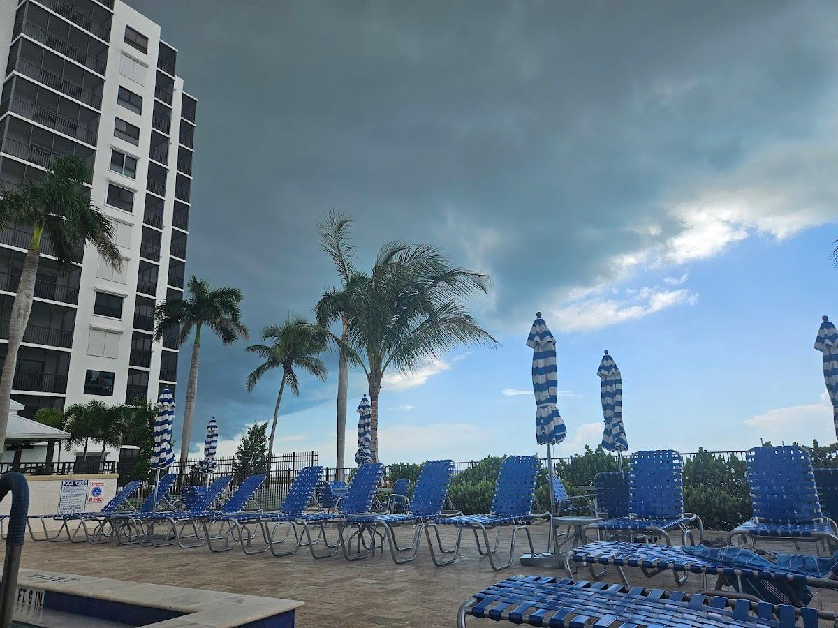 Hilton Vacation Club Seawatch on-the-Beach