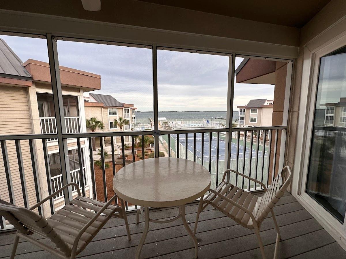 Holiday Beach Resort - Soundside