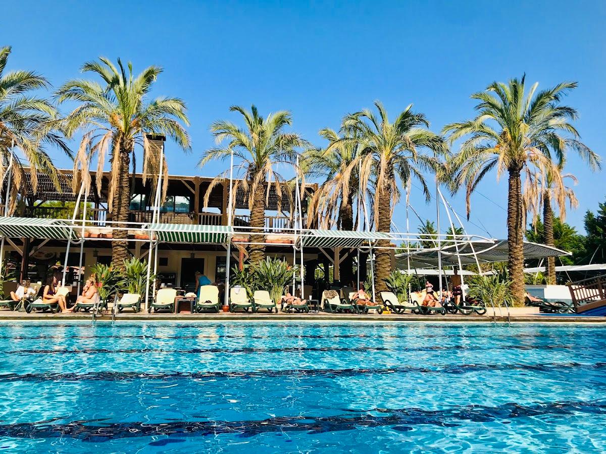 Crystal De Luxe Resort & Spa