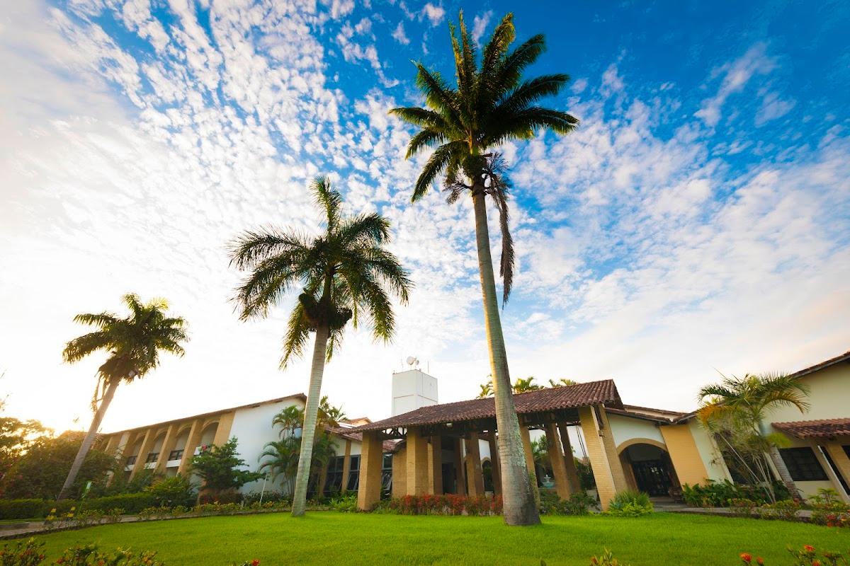 Flamboyant Hotel & Convention