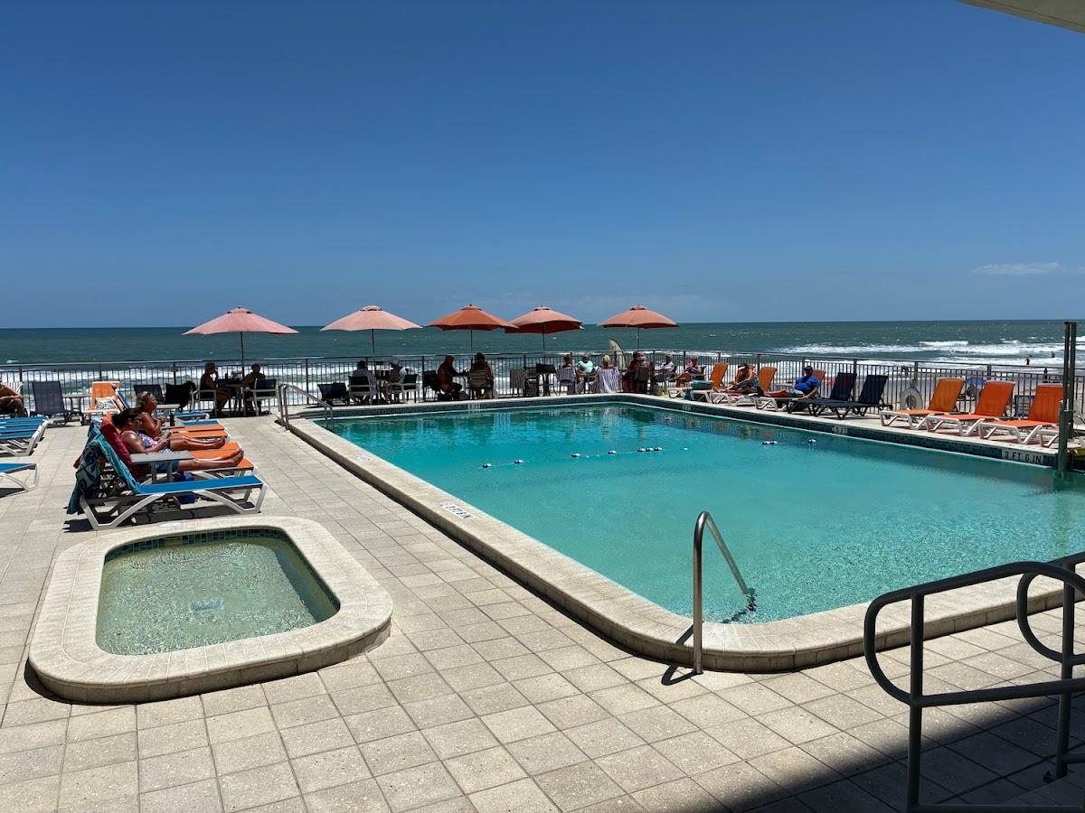 Georgian Inn Beach Club