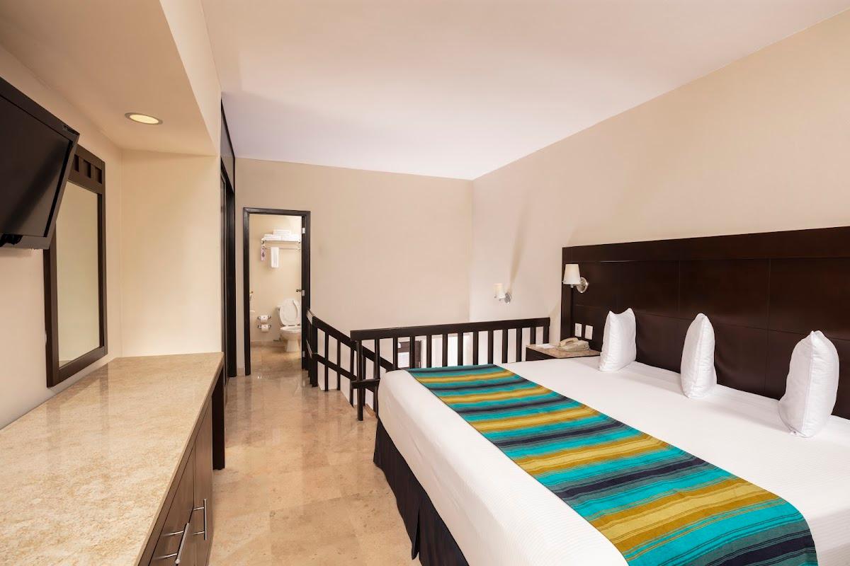 Golden Shores & Crown Paradise Club Cancún