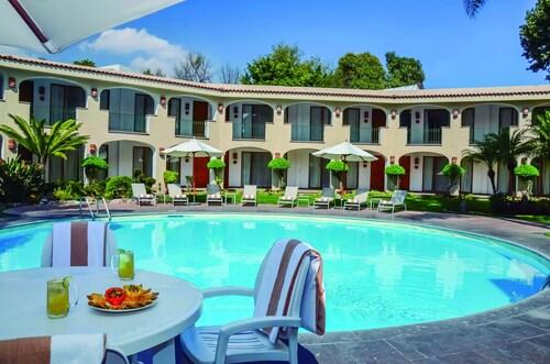 Hotel & Suites Guadalajara Plaza López Mateos