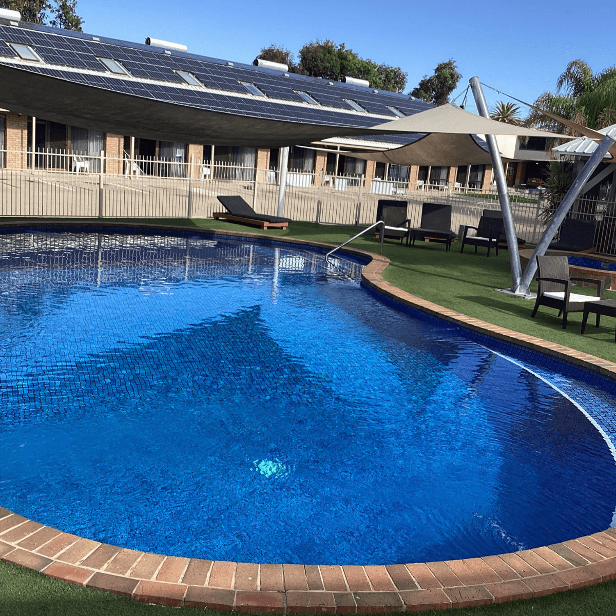 Lake Edge Resort (vic)
