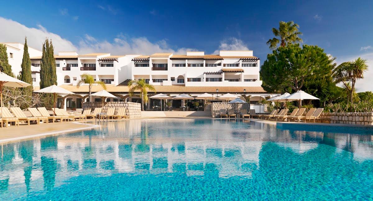 Pine Cliffs Resort