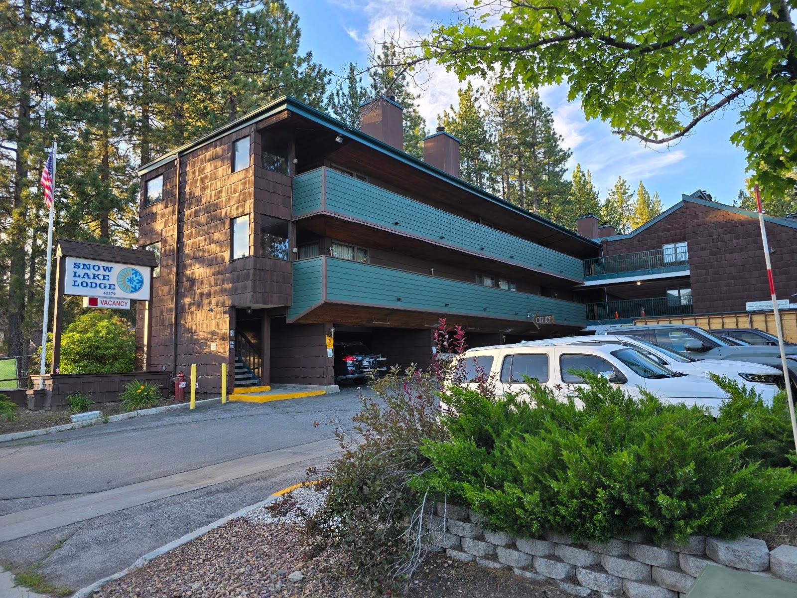Snow Lake Lodge
