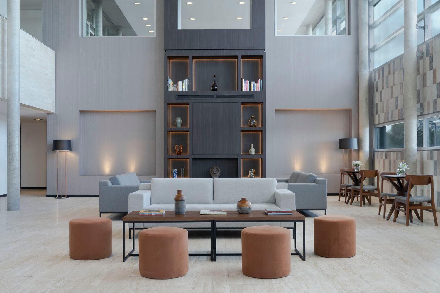 Hotel Nh Columbia