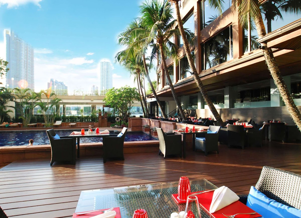 Ramada Plaza Menam Riverside
