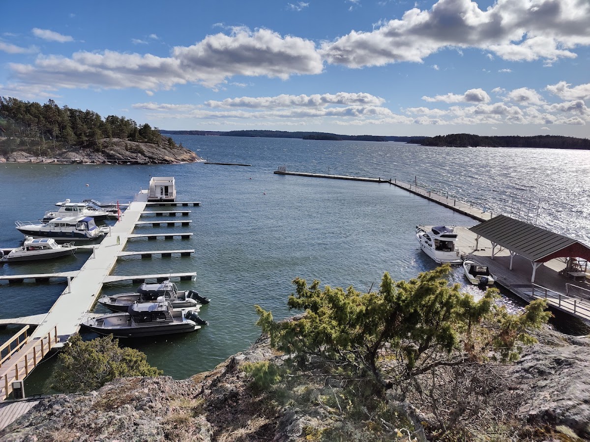 Kiinteistö Oy Airiston Kuunari Fastighets Ab
