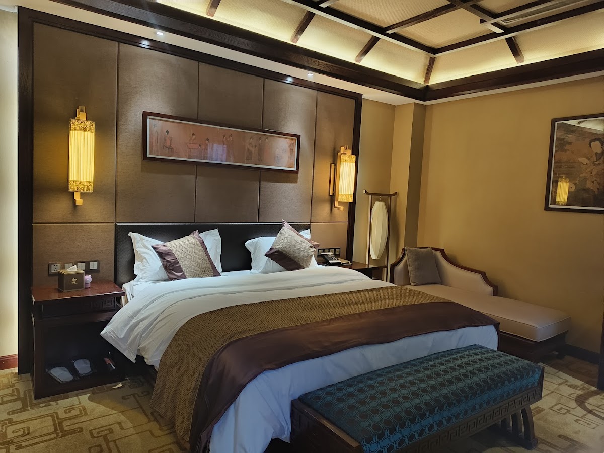Jinfeng Yinhua Holiday Hotel