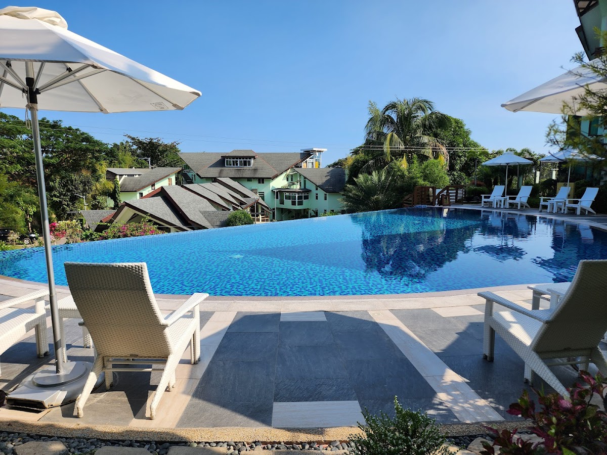 Acuatico Beach Resort