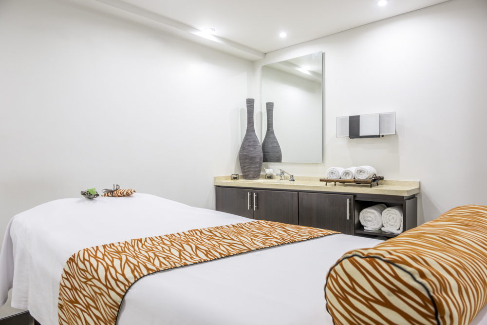 NH Royal Metrotel - 3 Nights