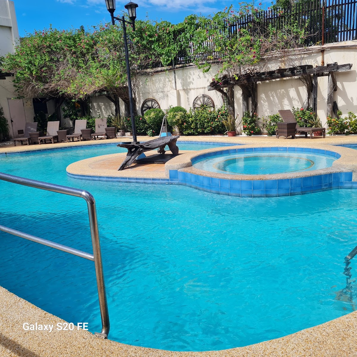 Crown Regency Suites Mactan