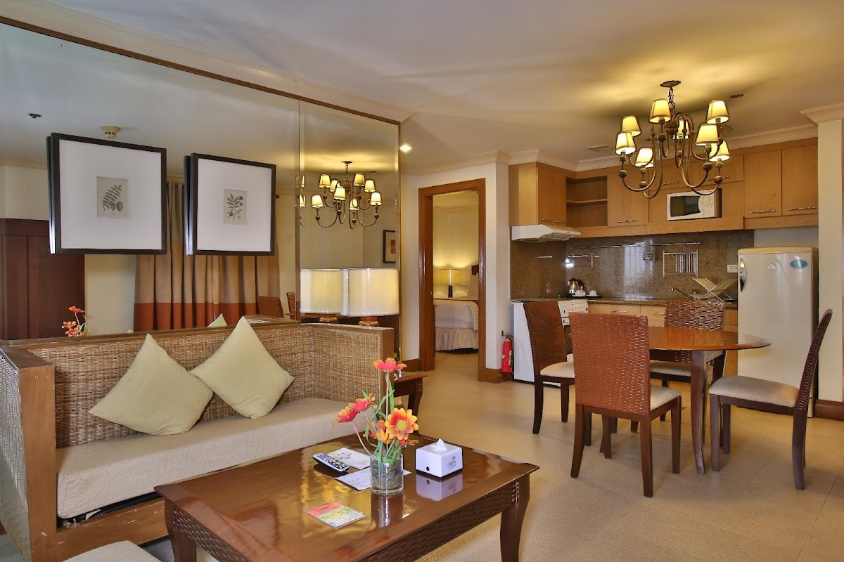 Crown Regency Suites Mactan
