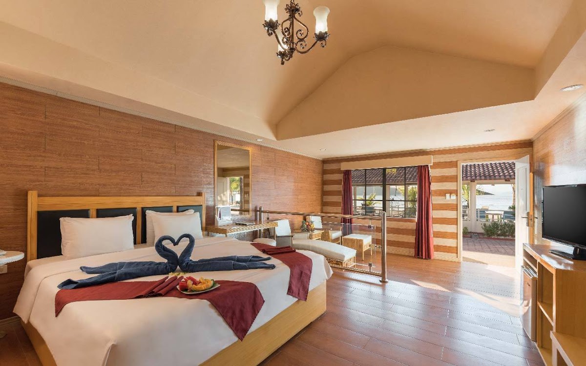 White Rock Waterpark and Beach Hotel