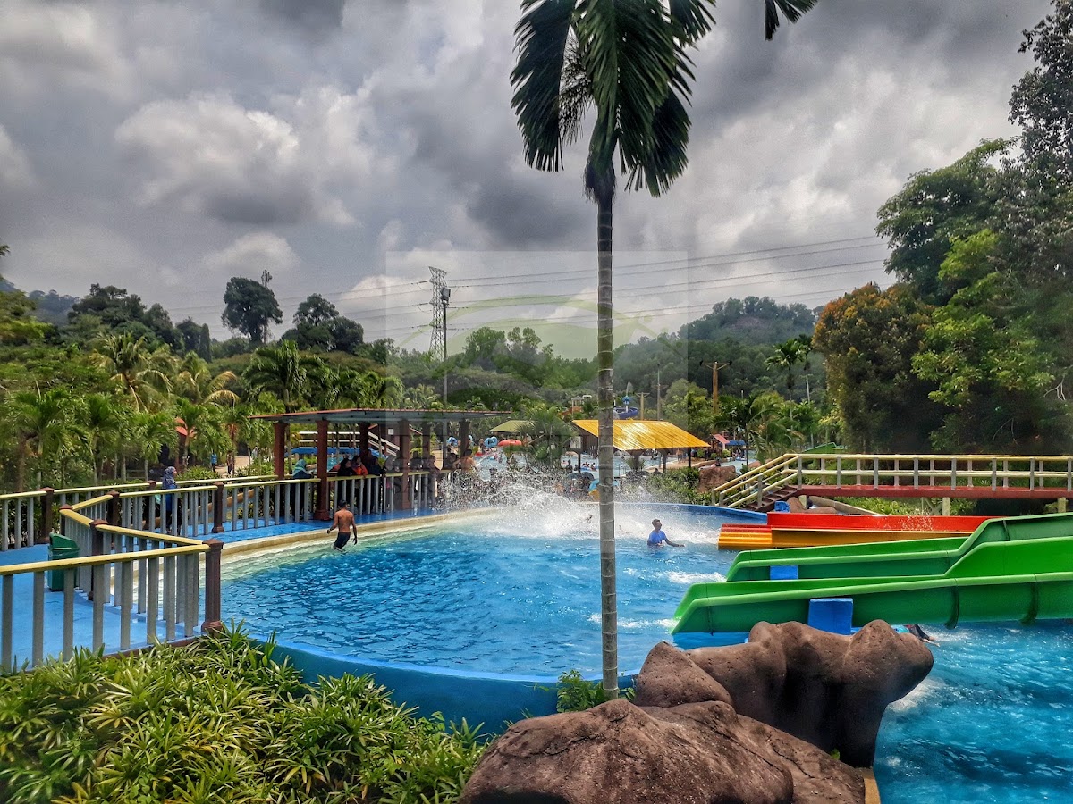 Bukit Merah Laketown Resort