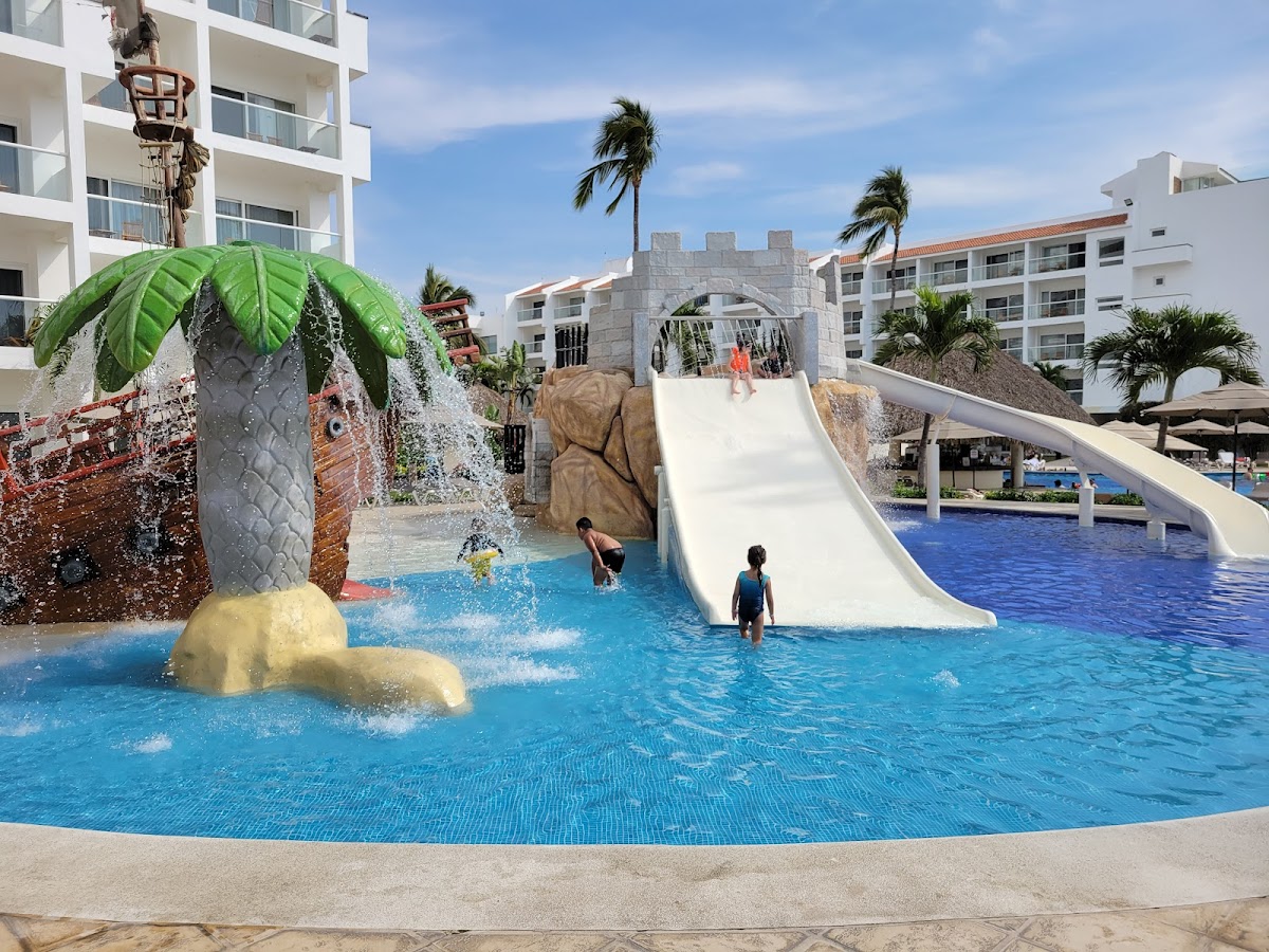 Marival Emotions Resort & Suites