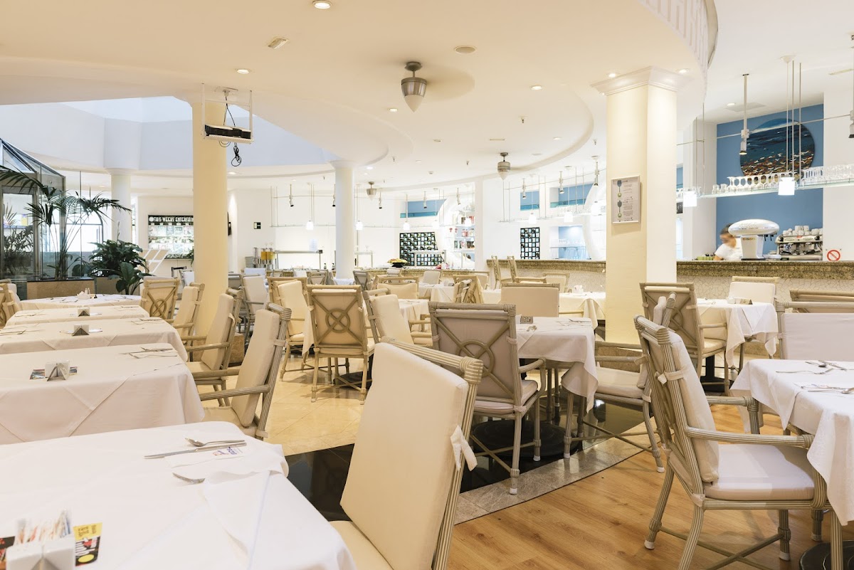 Hollywood Mirage Club