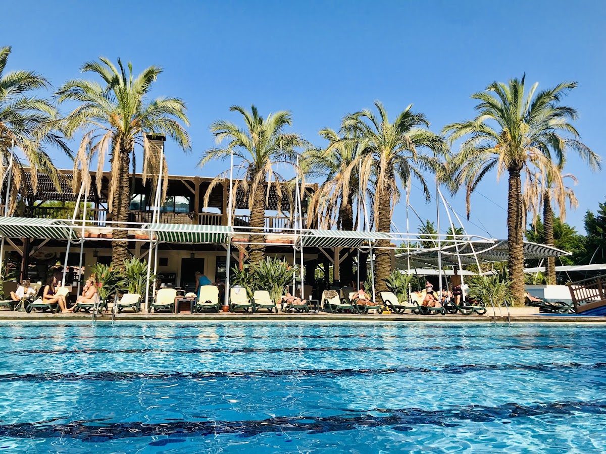 Crystal De Luxe Resort & Spa