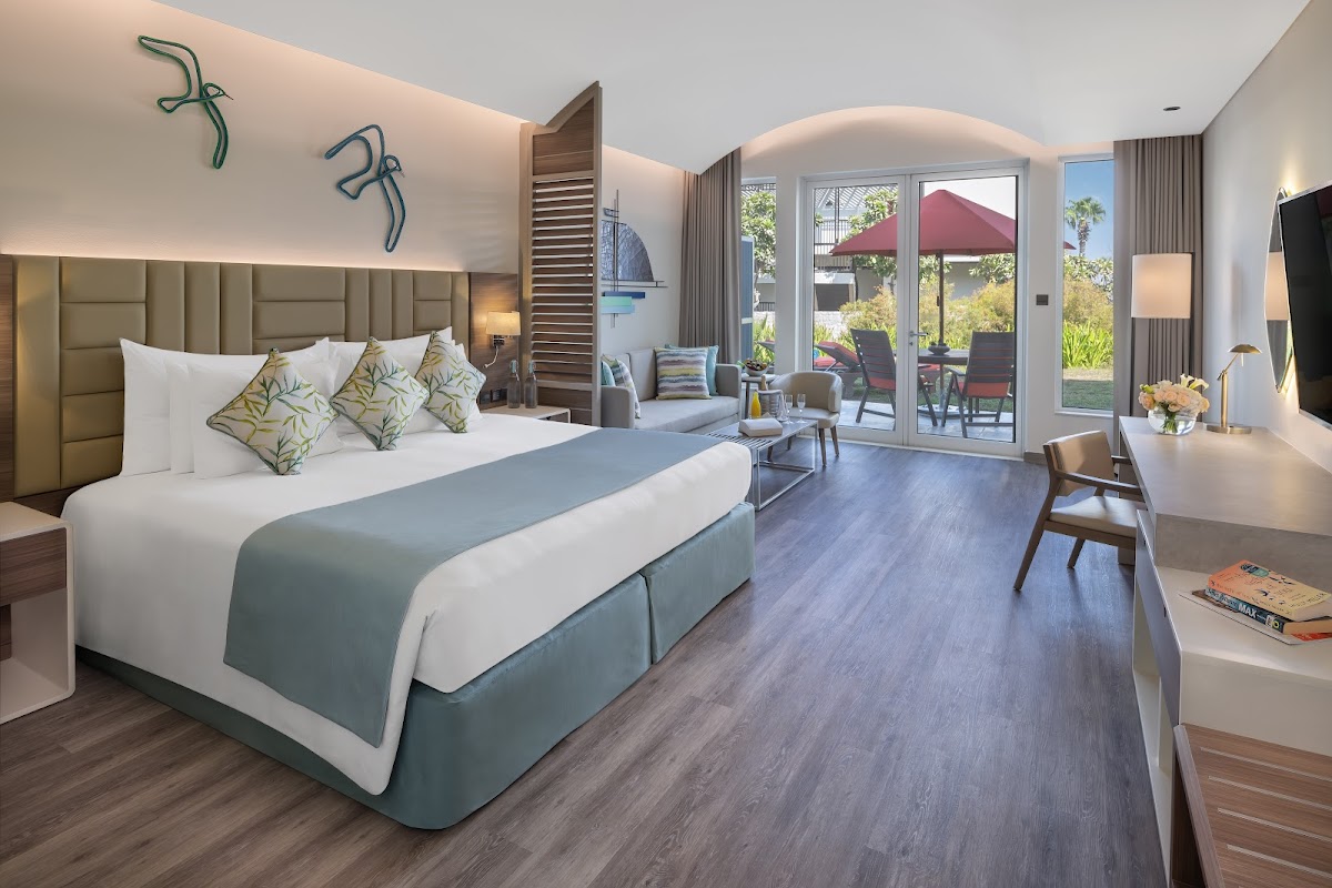 JA Palm Tree Court