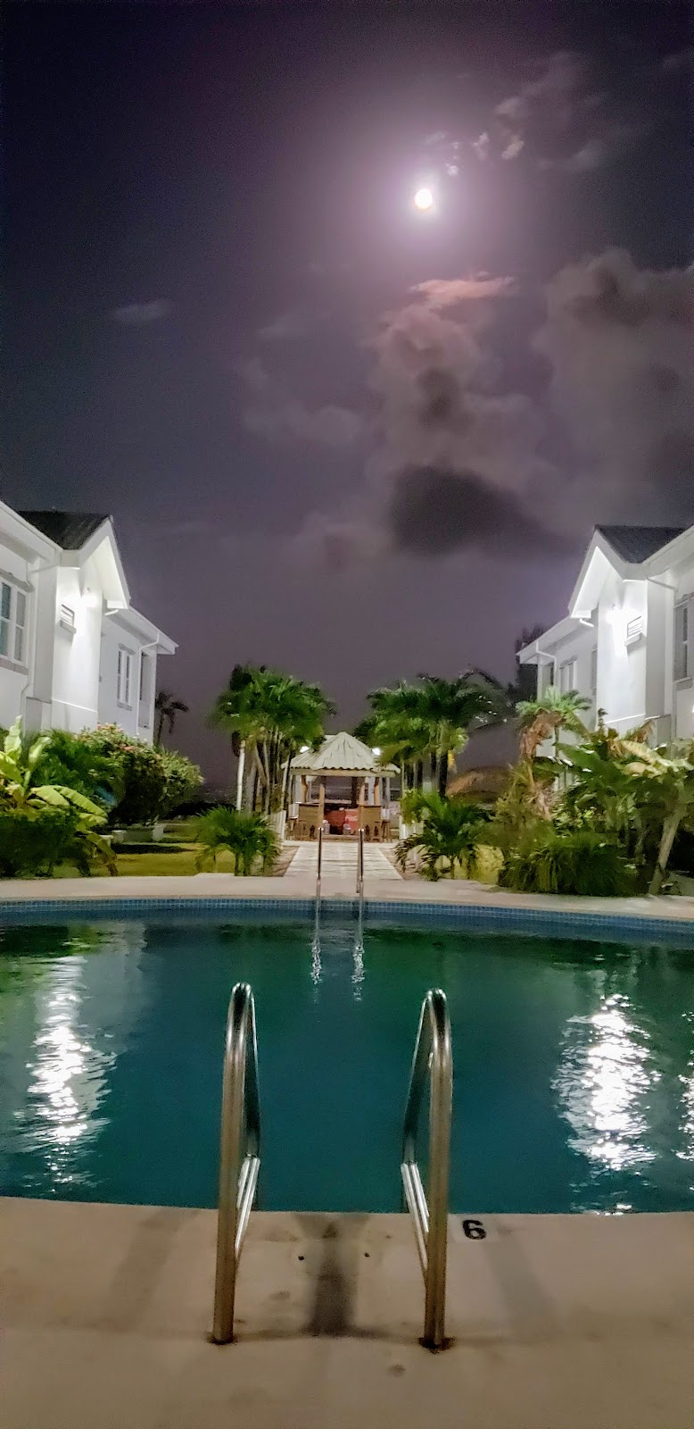 Grand Colony Island Villas
