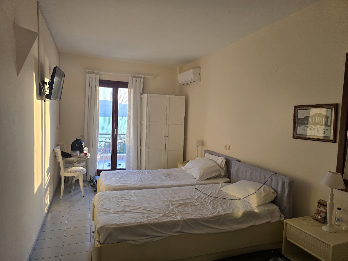 Clara Hotel