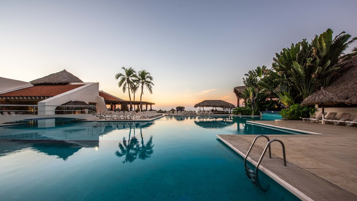 Park Royal Beach Resort Ixtapa by Royal Holiday