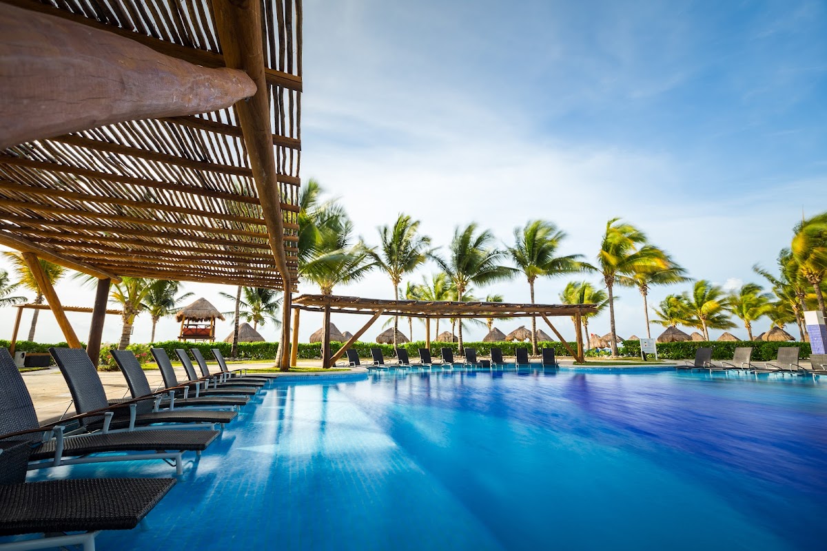 BlueBay Grand Esmeralda