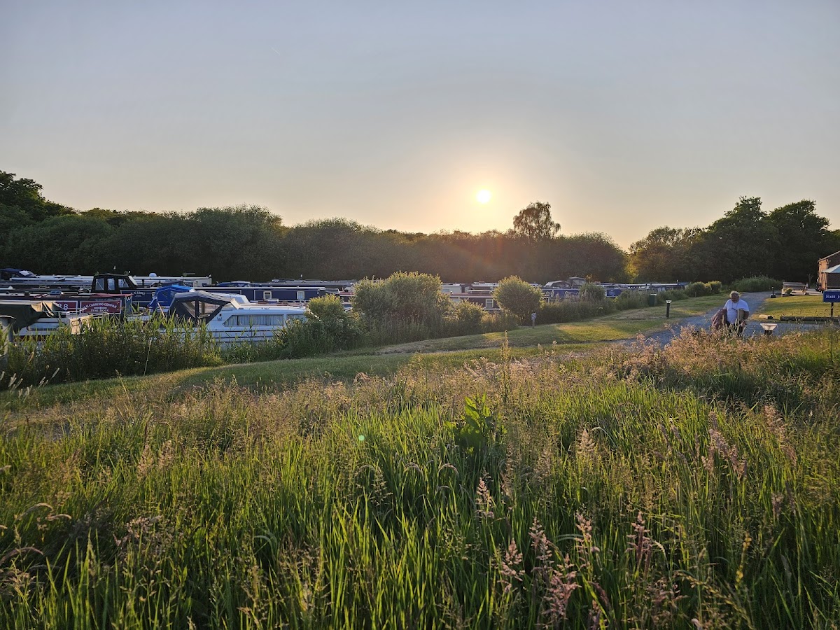 Canal Boat Club at Anderton Marina