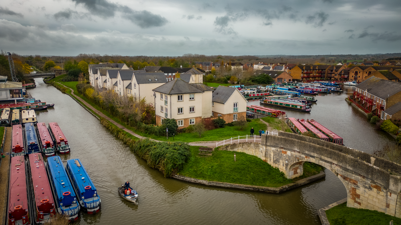Canalboat Club at Hilperton Marina