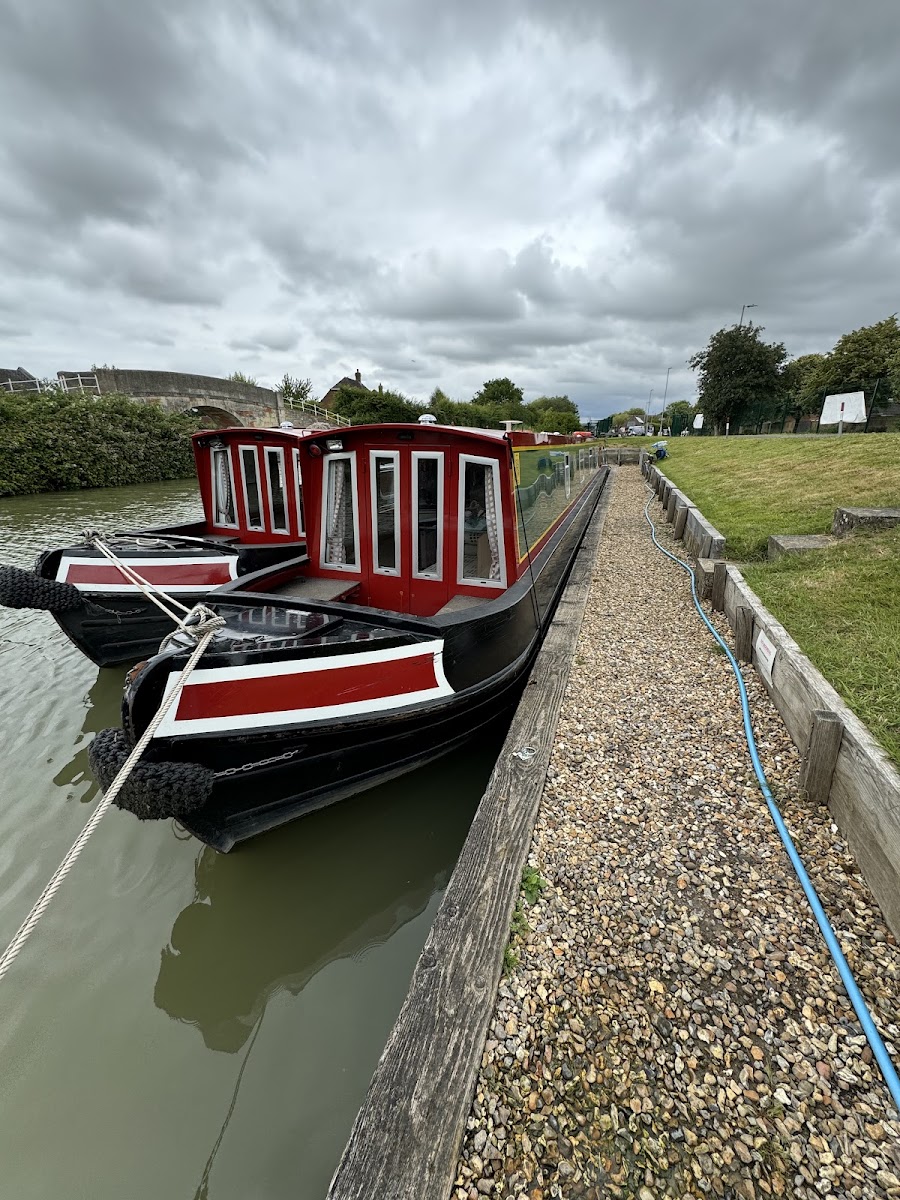 Canalboat Club at Hilperton Marina