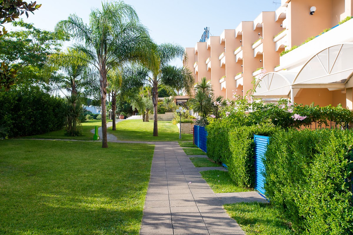 Araba Fenice Village