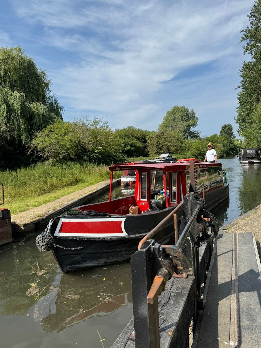 Canalboat Club at Aldermaston Wharf