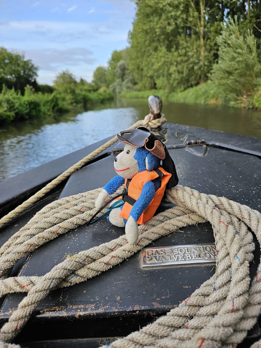 Canalboat Club at Aldermaston Wharf