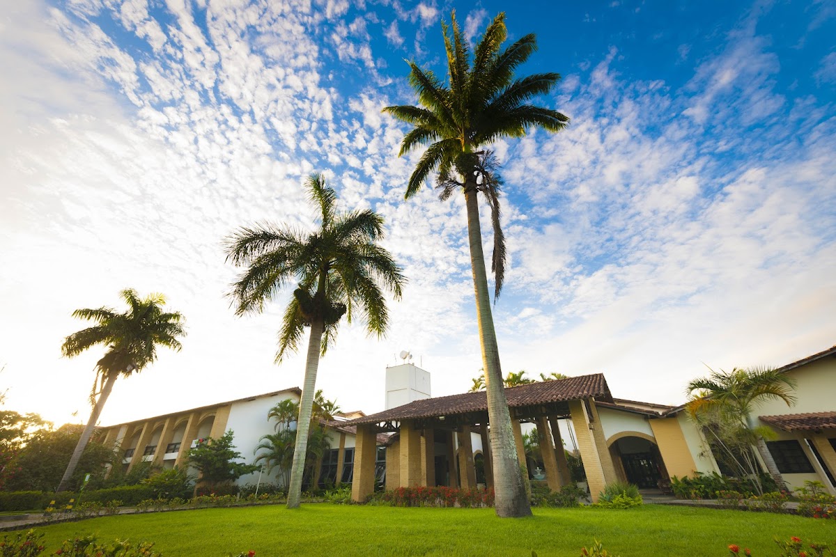 Flamboyant Hotel & Convention
