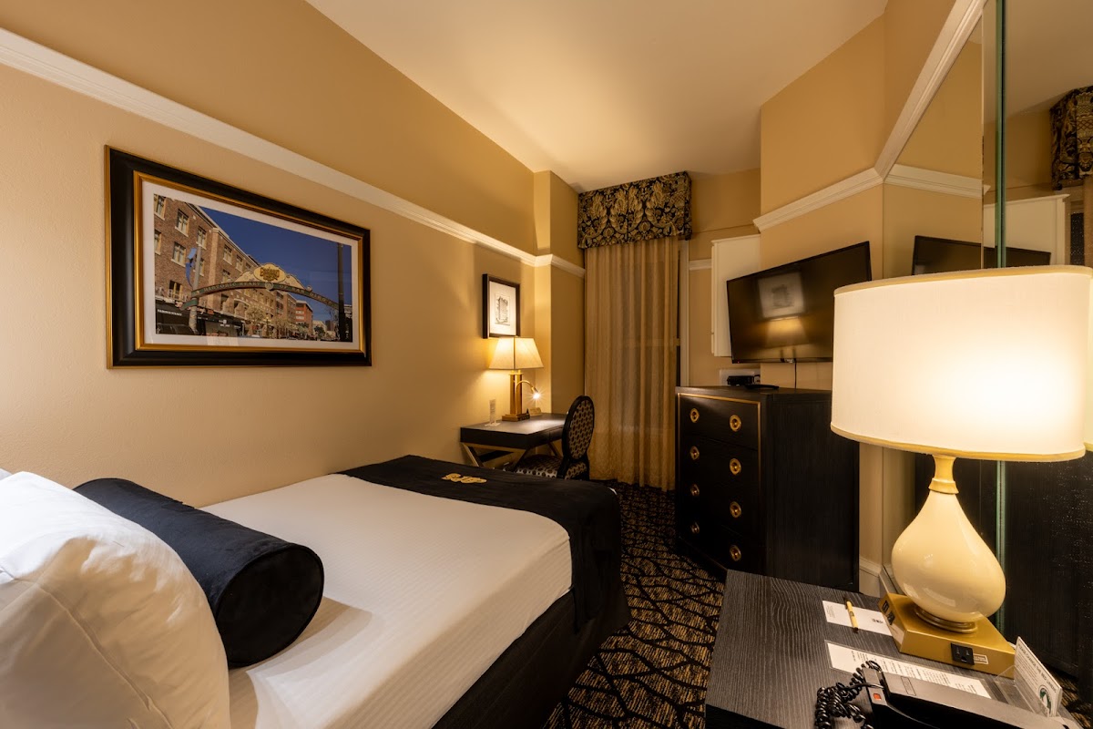 Gaslamp Plaza Suites