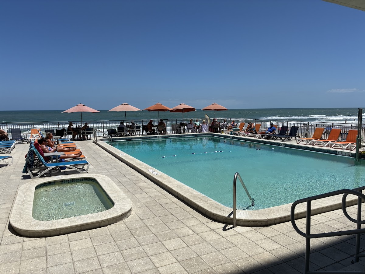 Georgian Inn Beach Club