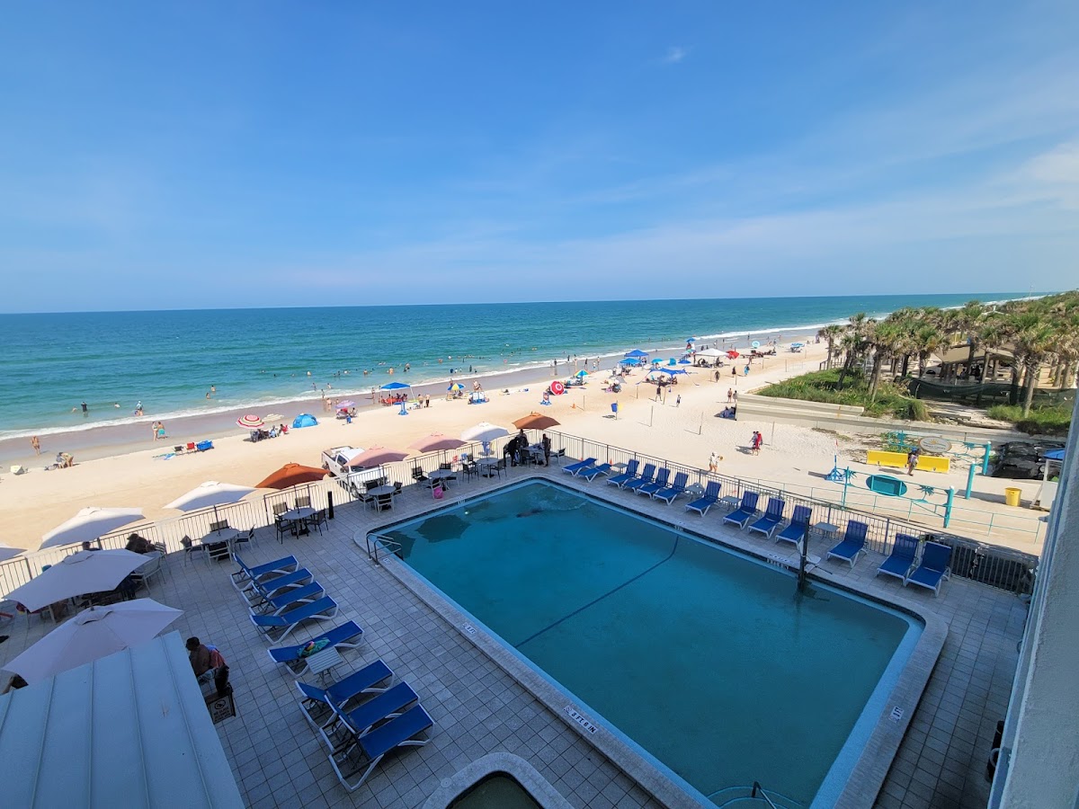 Georgian Inn Beach Club