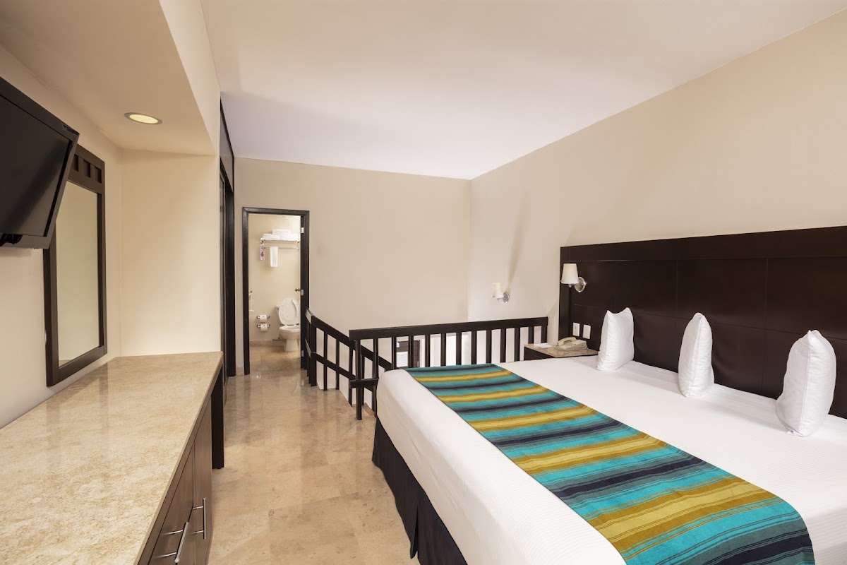 Golden Shores & Crown Paradise Club Cancún