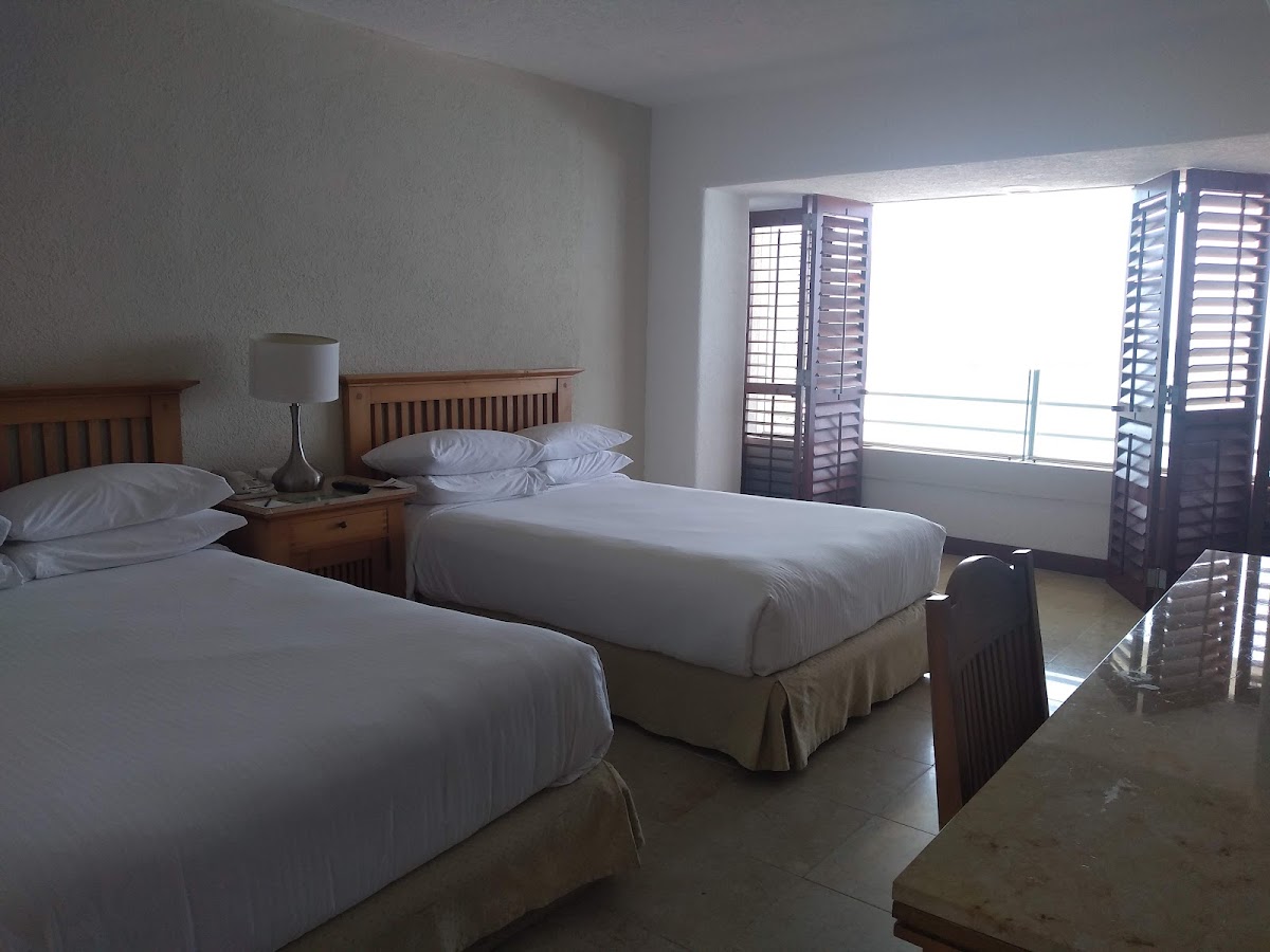 Hotel Emporio Ixtapa