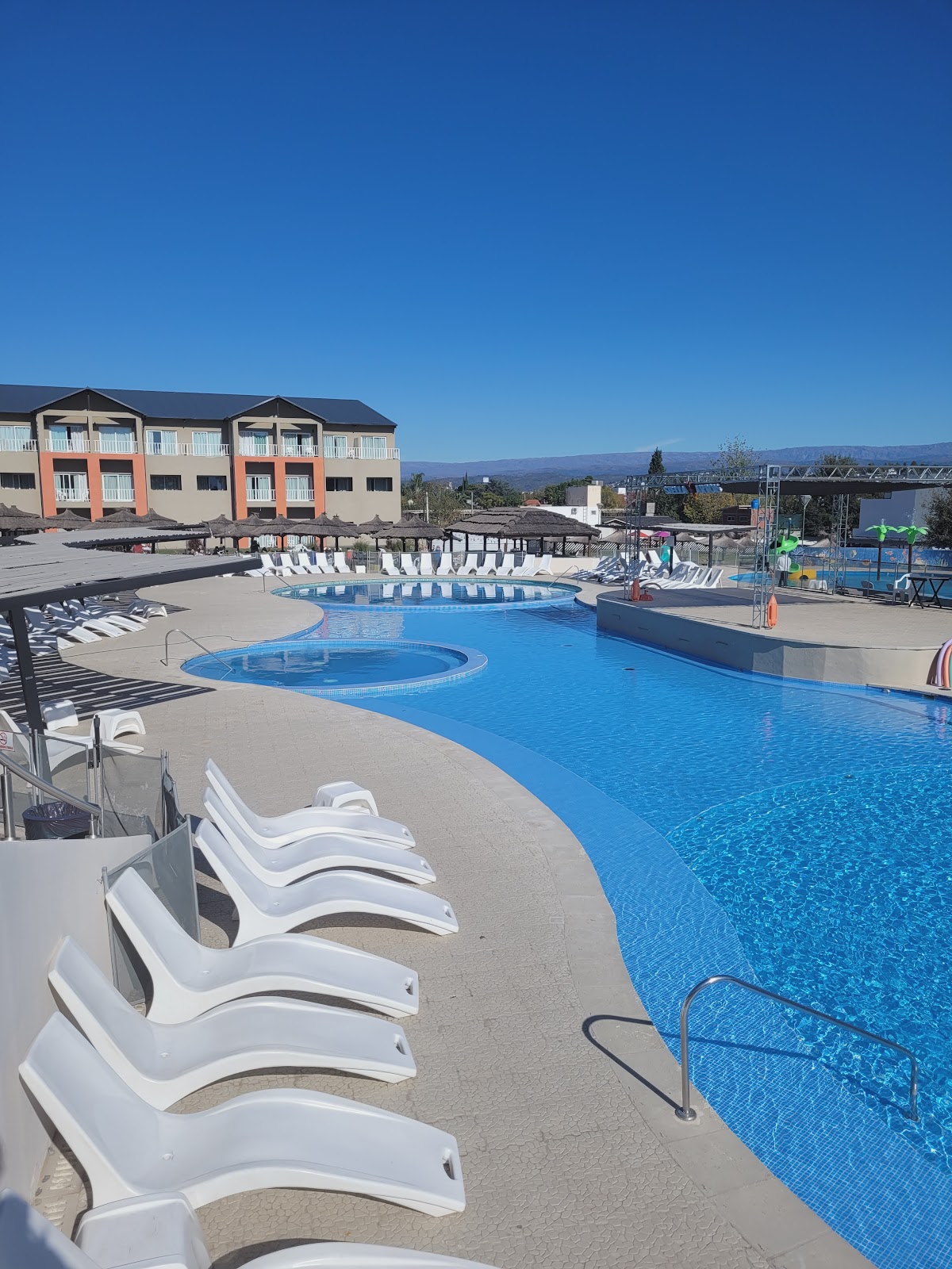 Howard Johnson la Canada & Suites