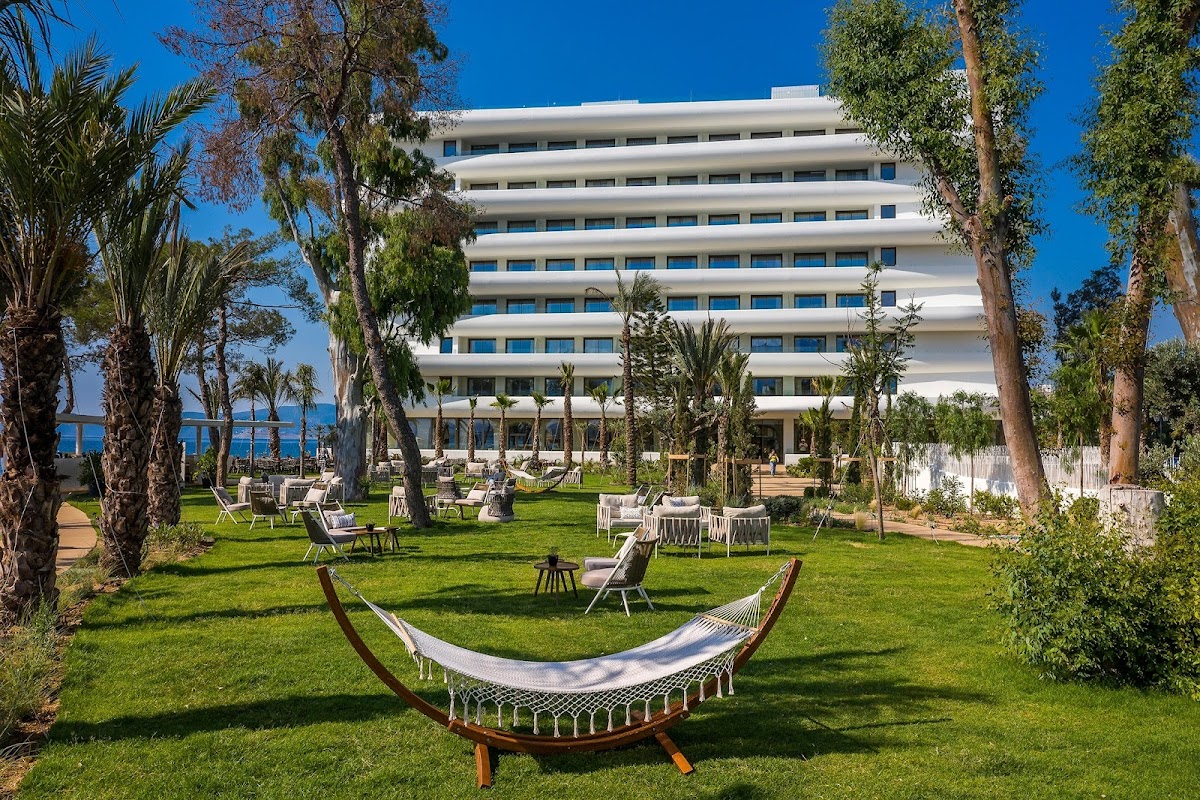 Isla Brown Corinthia