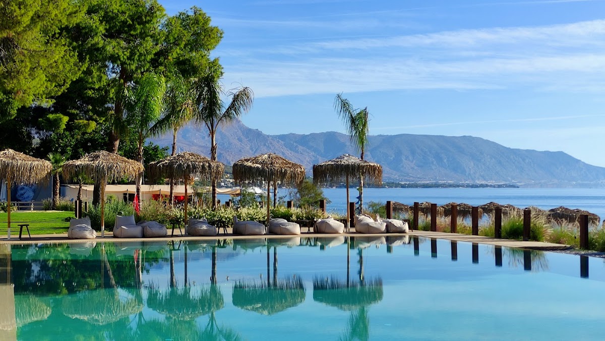 Isla Brown Corinthia
