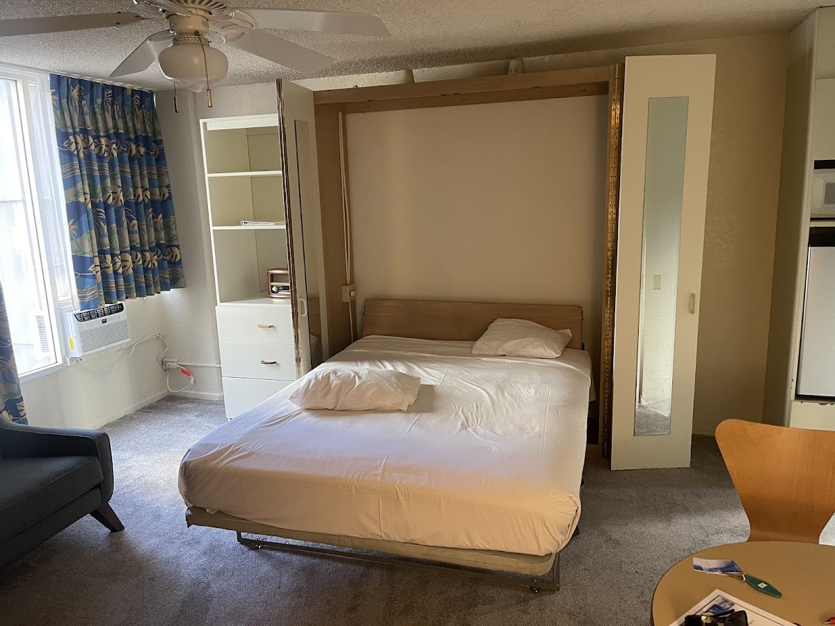 Kuhio Banyan Club