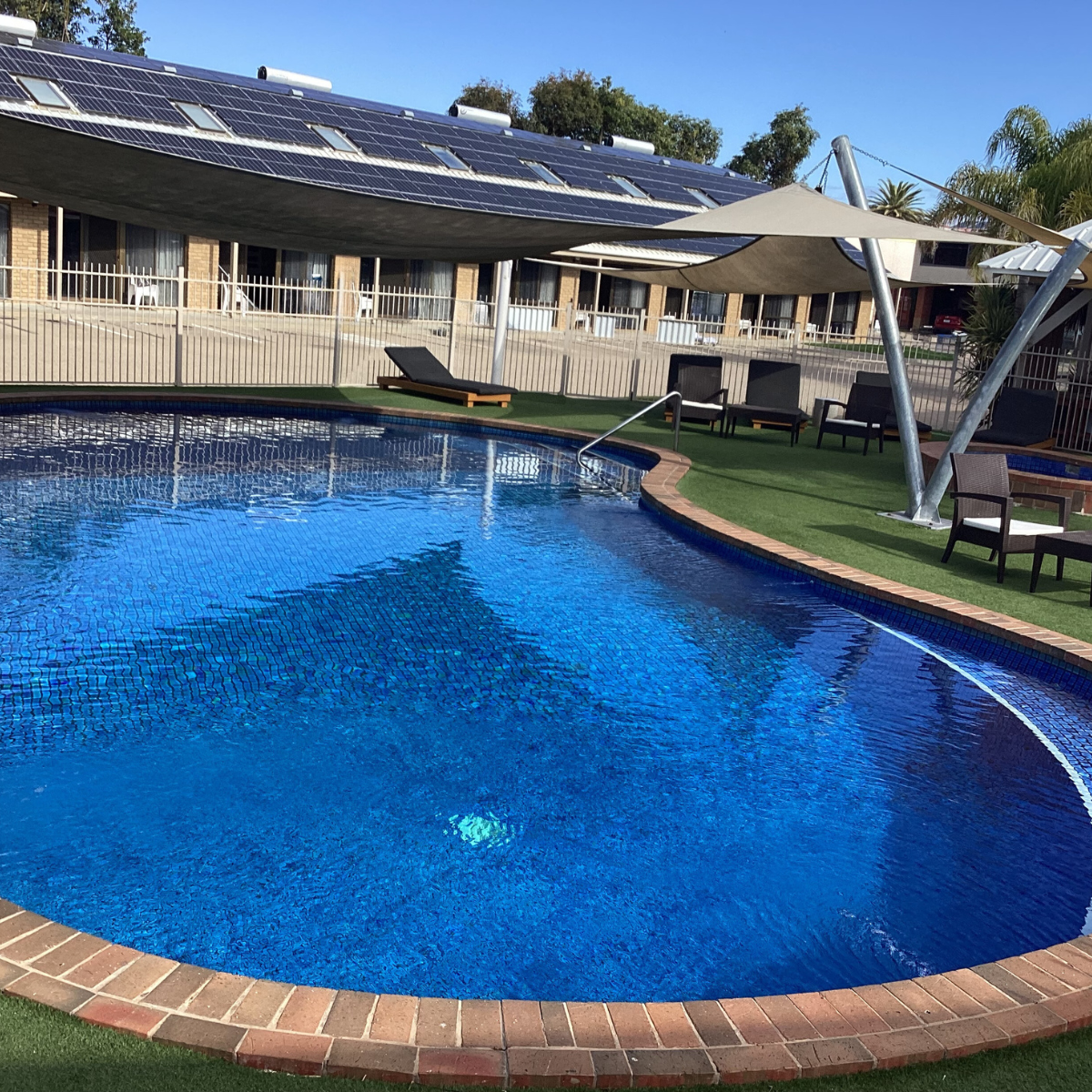 Lake Edge Resort (vic)