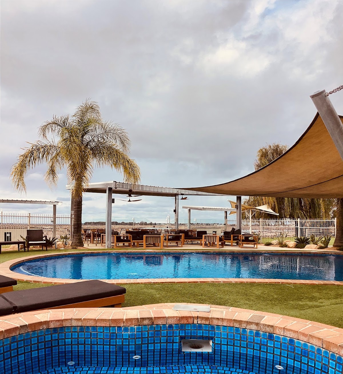 Lake Edge Resort (vic)