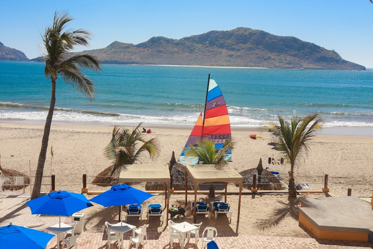 Las Flores Beach Resort