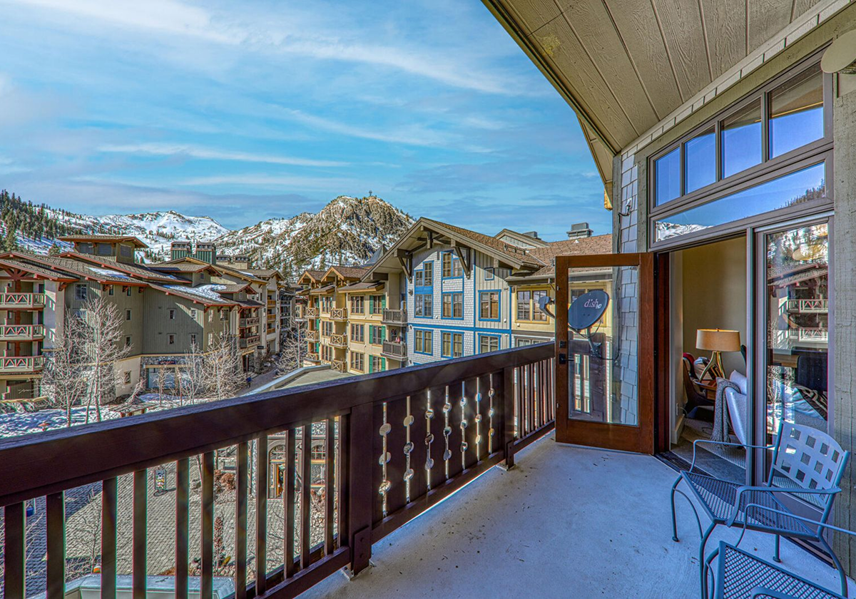 Palisades Tahoe Lodge